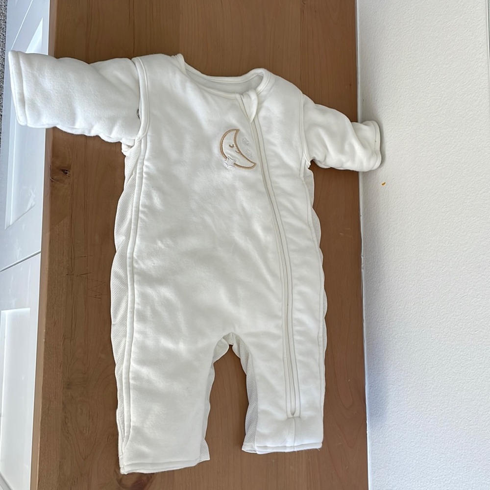 Baby brezza sleep suit 3-6 months
